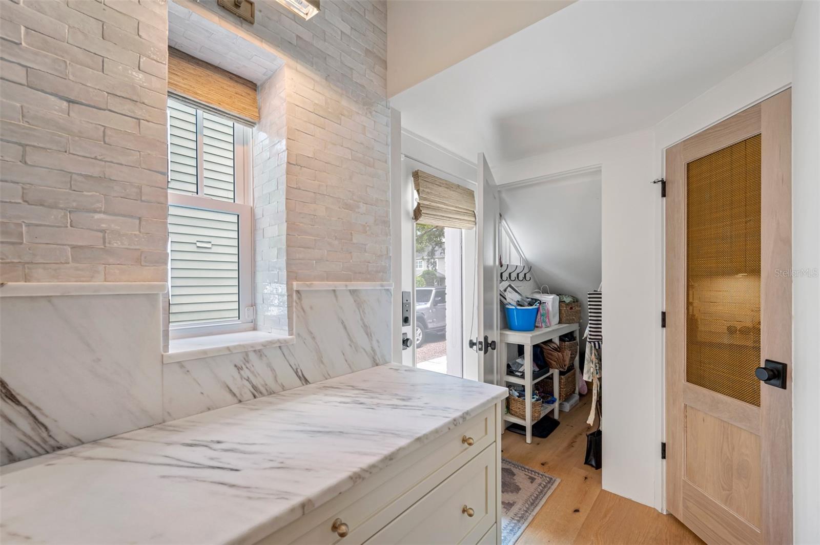 NEW SUBURB BEAUTIFUL - Residential