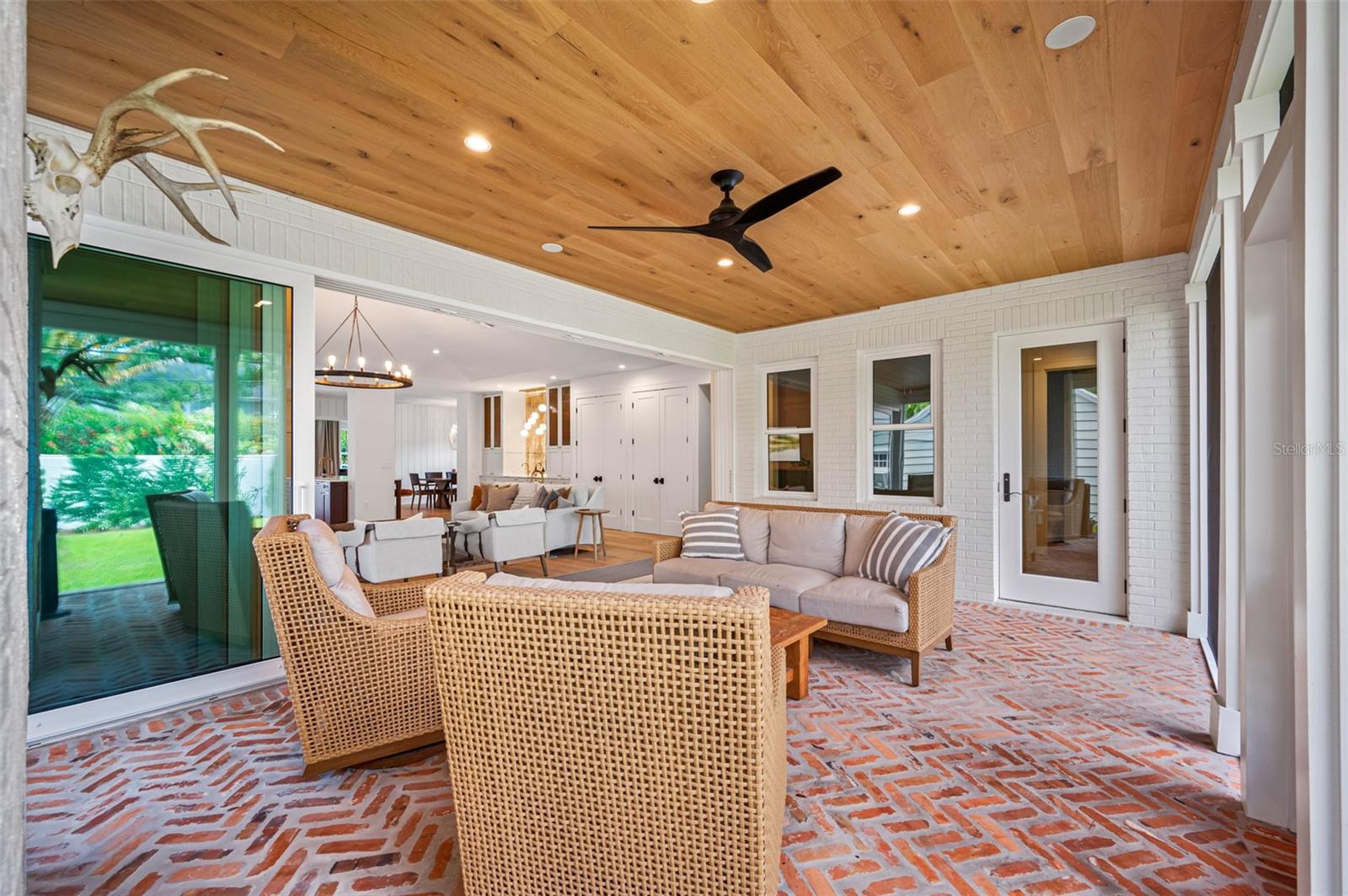 NEW SUBURB BEAUTIFUL - Residential