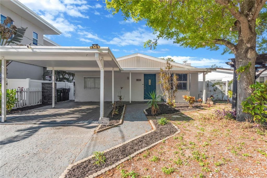 Photo of 6305 S Selbourne Avenue, Tampa, FL 33611 (MLS # TB8487194)