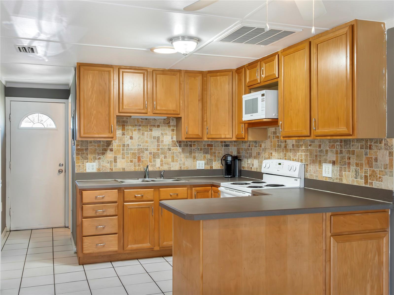 VACATION VILLAGE - Residential