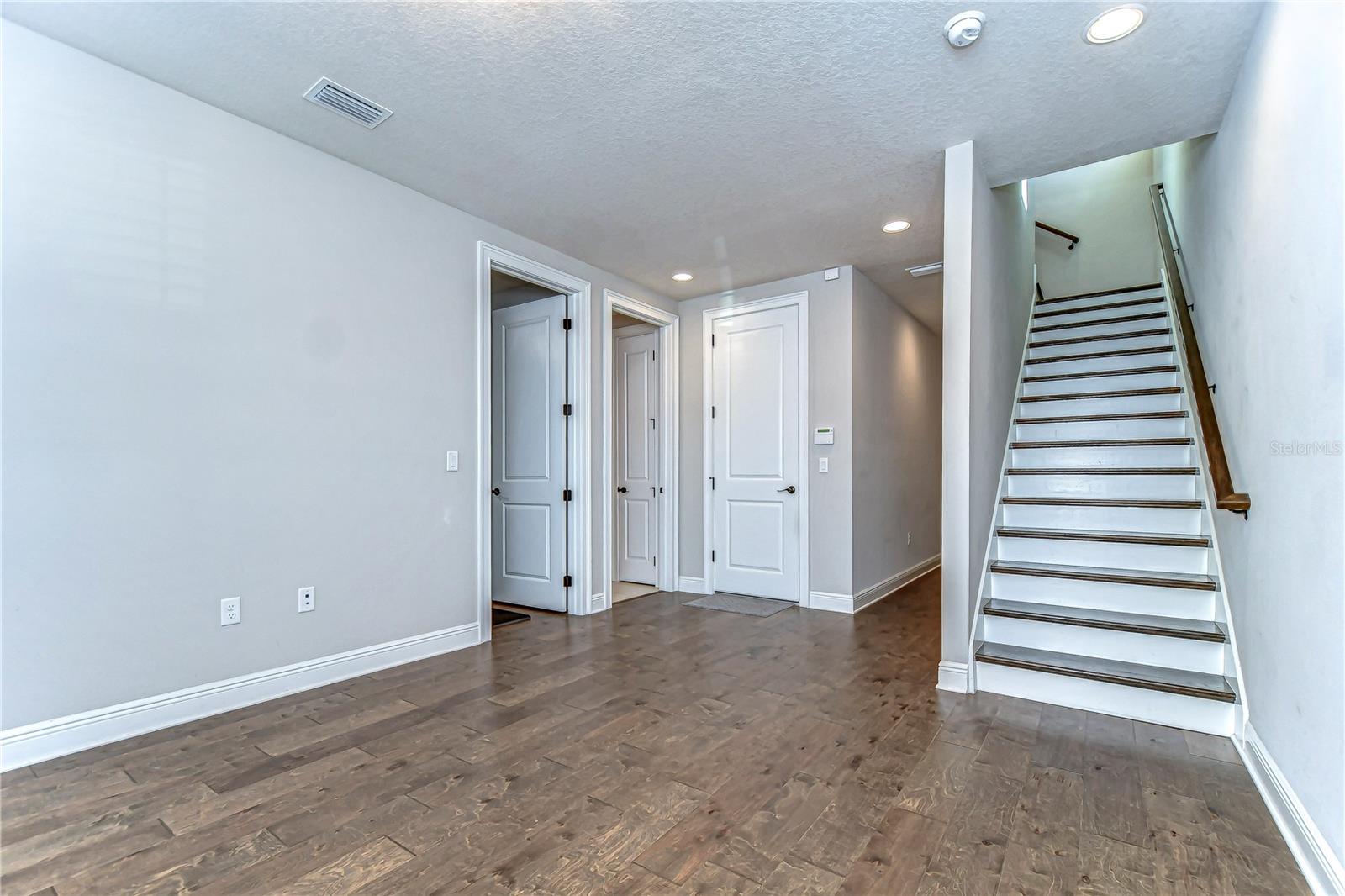 3215 W DE LEON STREET 6