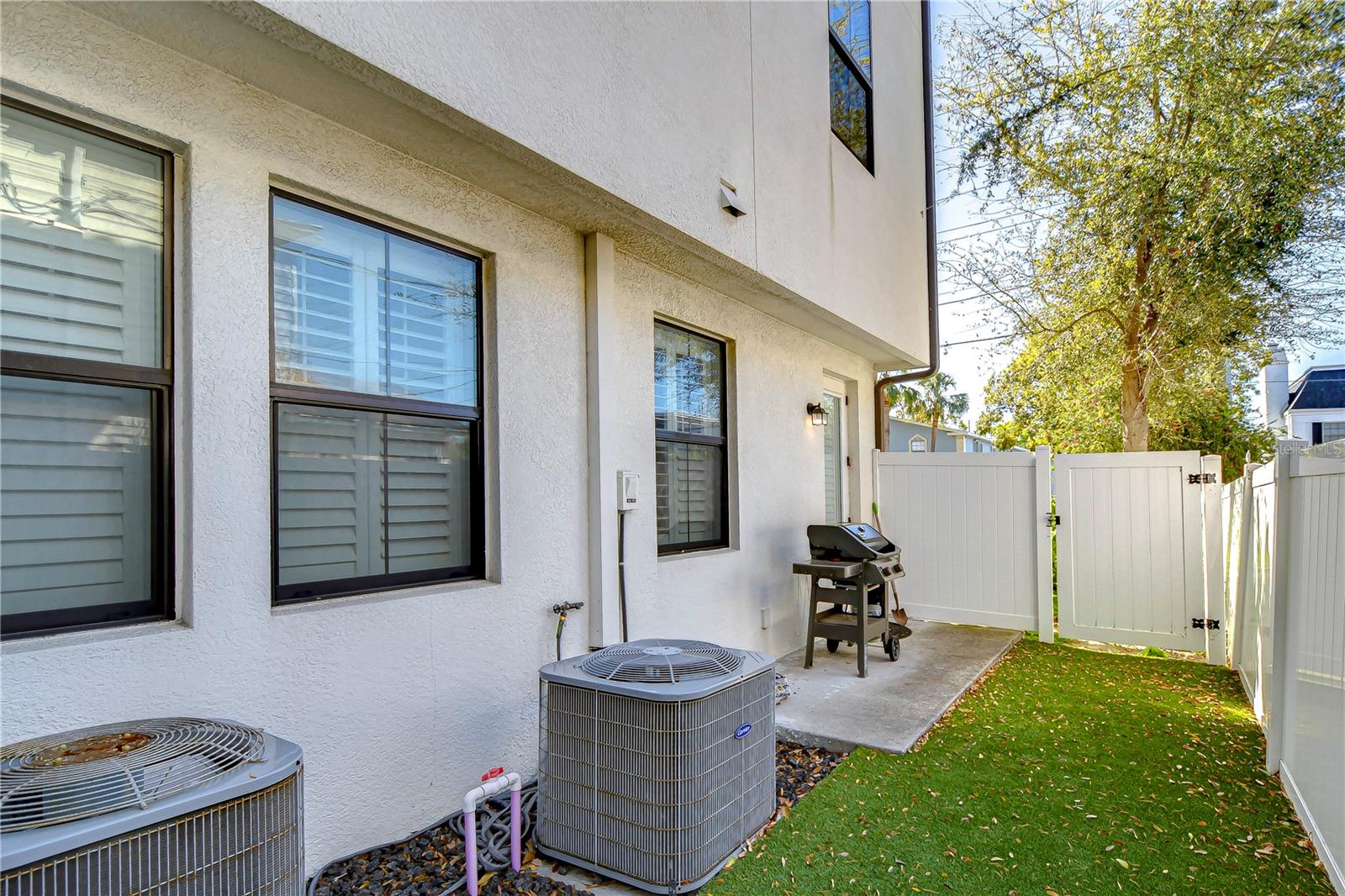 3215 W DE LEON STREET 6