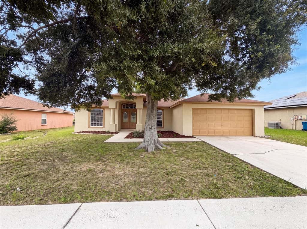 Photo of 1038 Highland Crest Circle, Lake Wales, FL 33853 (MLS # O6429355)