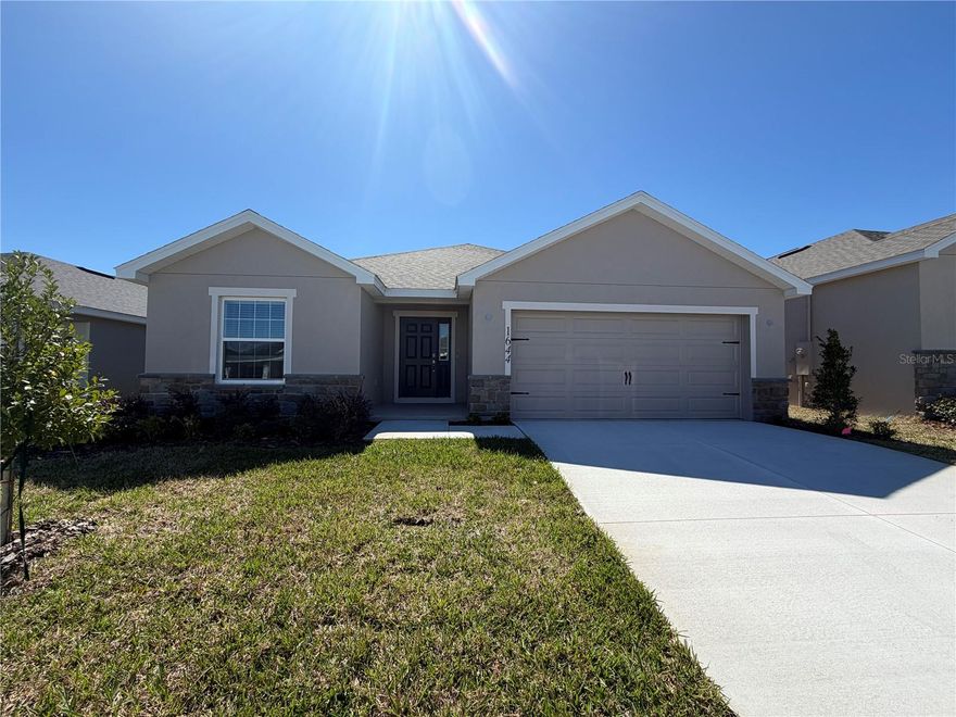 BEAUTIFUL BRAND NEW HOME FOR RENT. THIS PROPERTY IS LOCATED IN GENEVA LANDINGS, DAVENPORT.
THIS GORGEOUS HOME IS AVAILABLE IMMEDIATELY.
LOCATED WITHIN FEW MINUTES OF US HWY 27 AND I-4