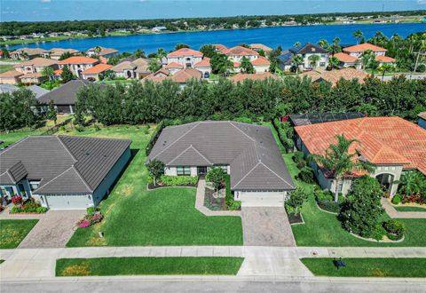 A home in AUBURNDALE