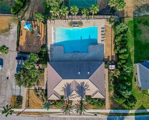 A home in AUBURNDALE