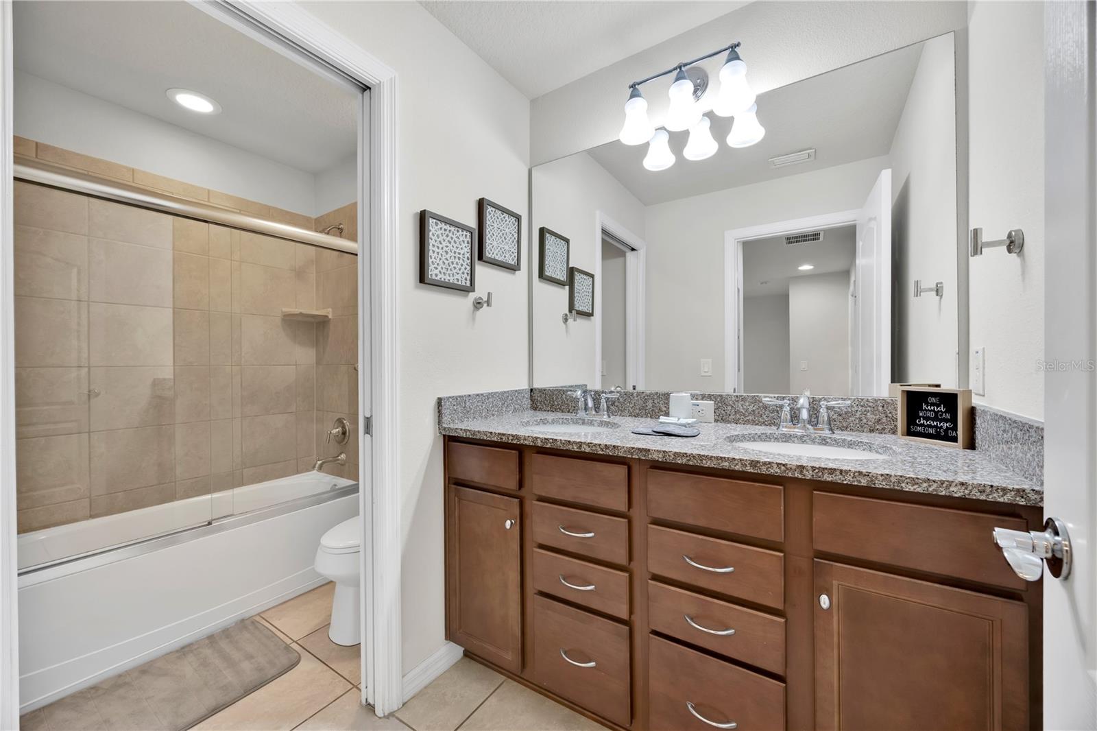 WINDSOR AT WESTSIDE PH 1 - Residential