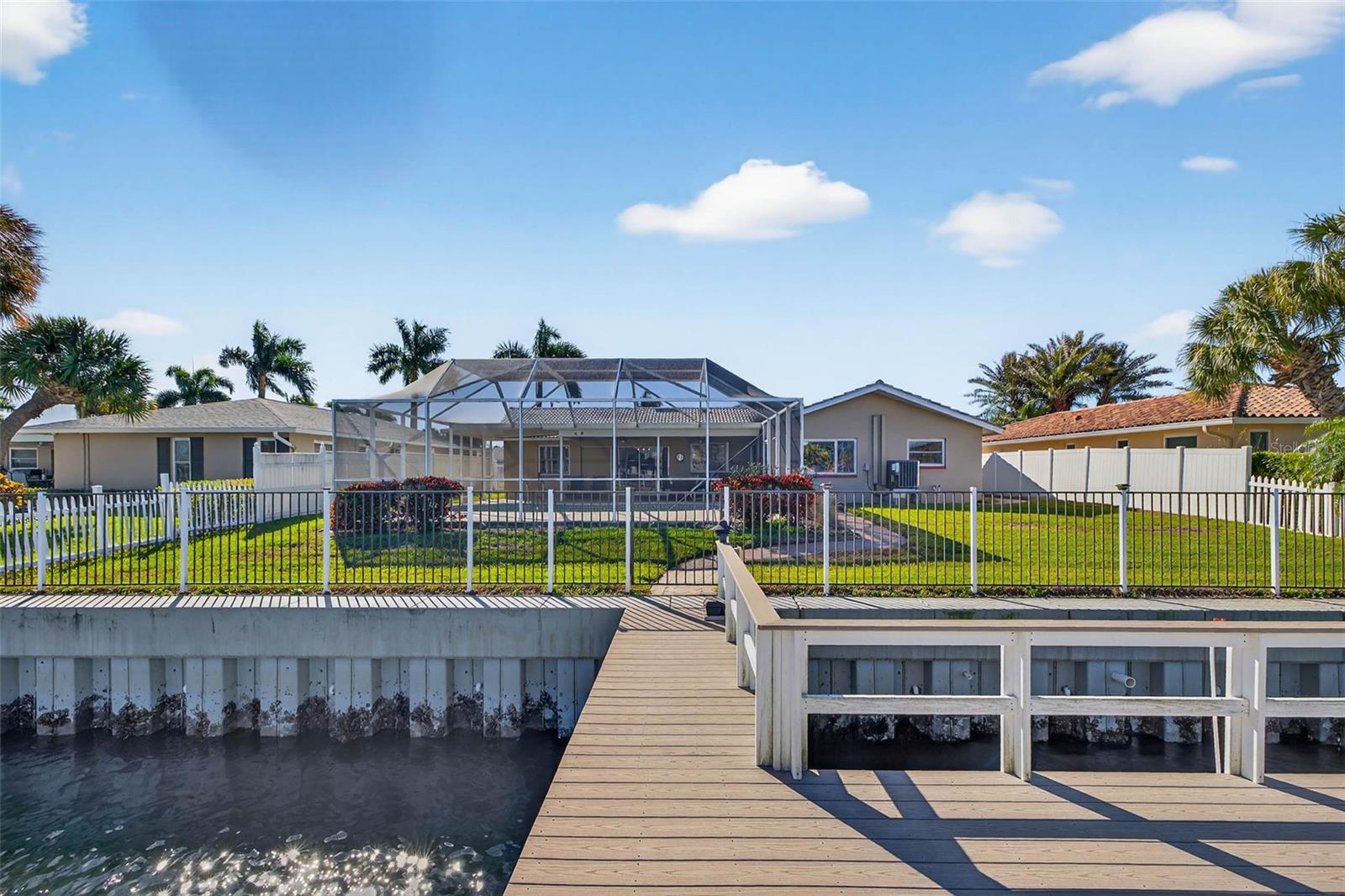 MAXIMO MOORINGS - Residential