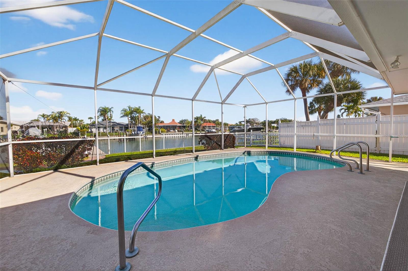 MAXIMO MOORINGS - Residential