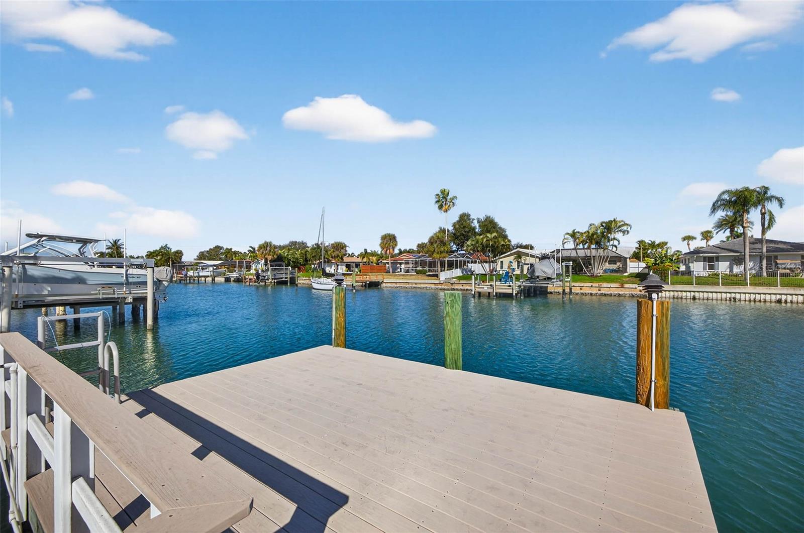 MAXIMO MOORINGS - Residential