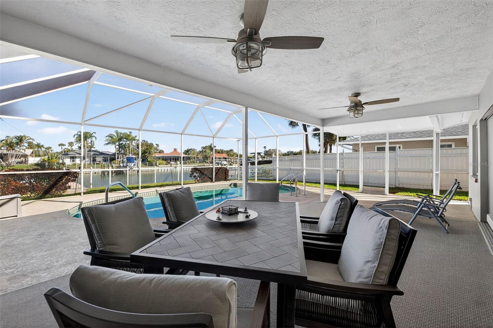 MAXIMO MOORINGS - Residential