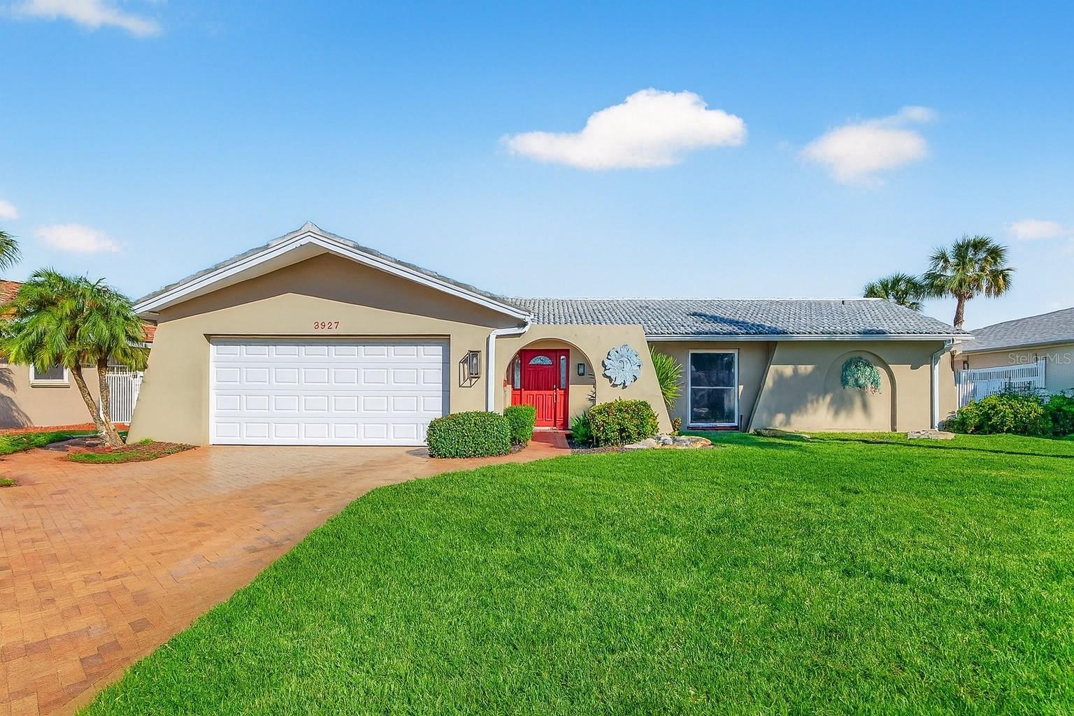 MAXIMO MOORINGS - Residential