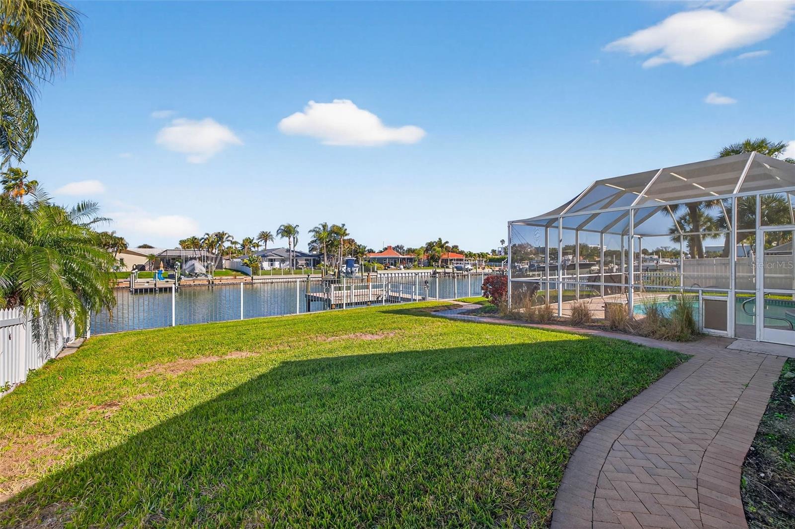 MAXIMO MOORINGS - Residential