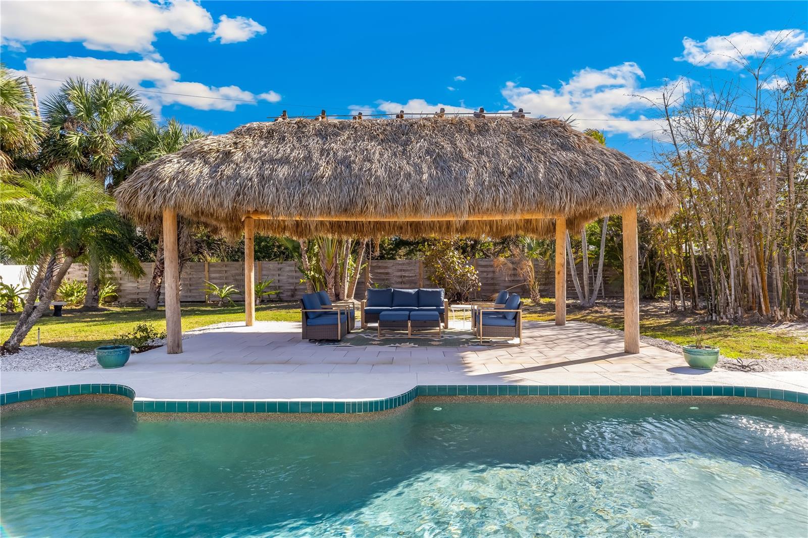 GOLDEN BEACH - Residential