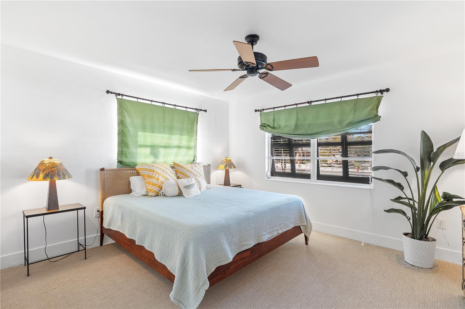 GOLDEN BEACH - Residential