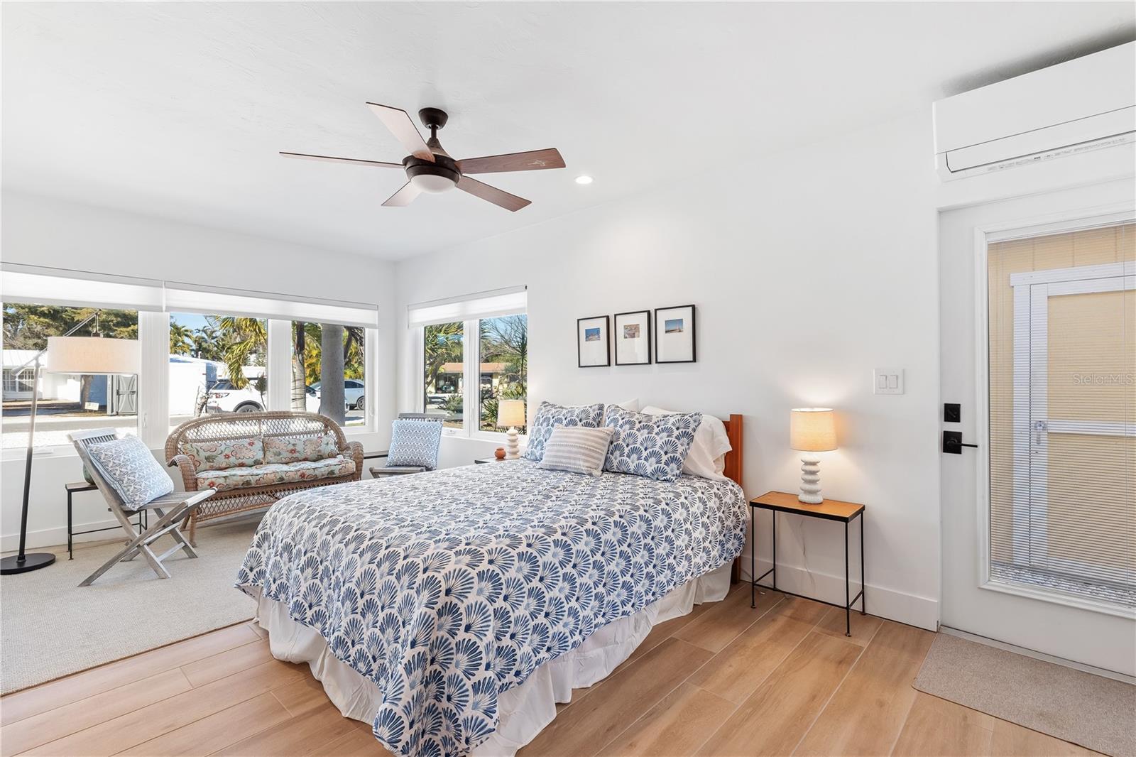 GOLDEN BEACH - Residential