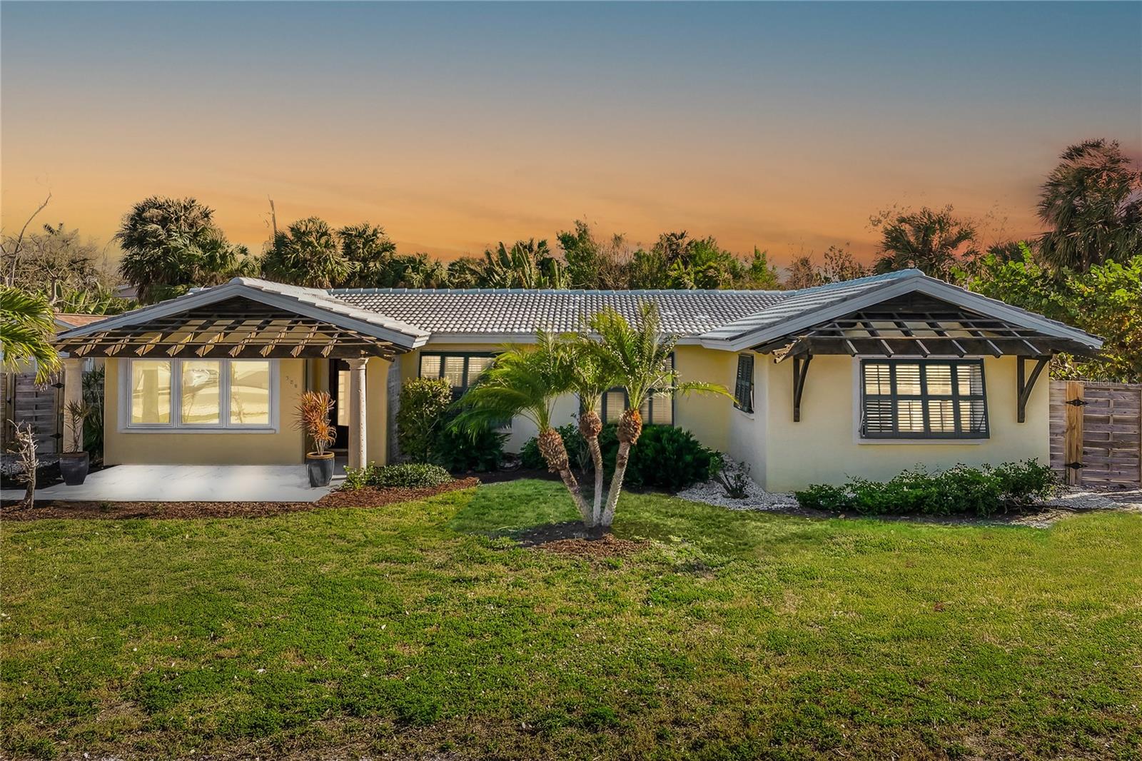 GOLDEN BEACH - Residential