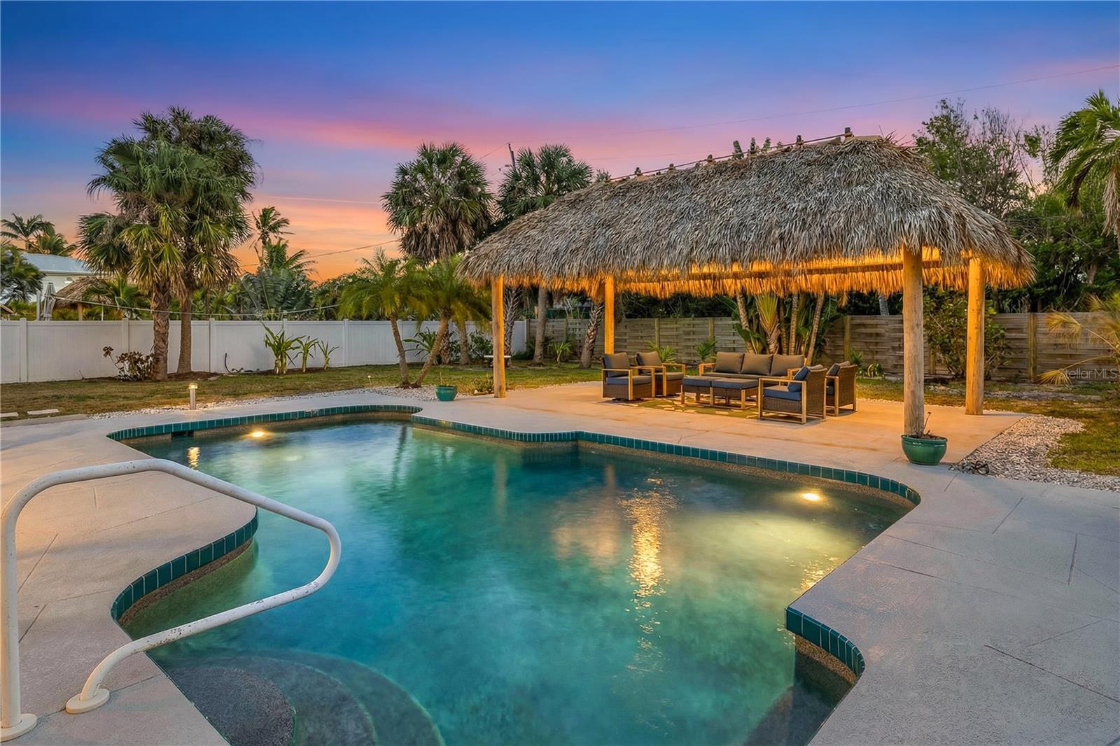 GOLDEN BEACH - Residential