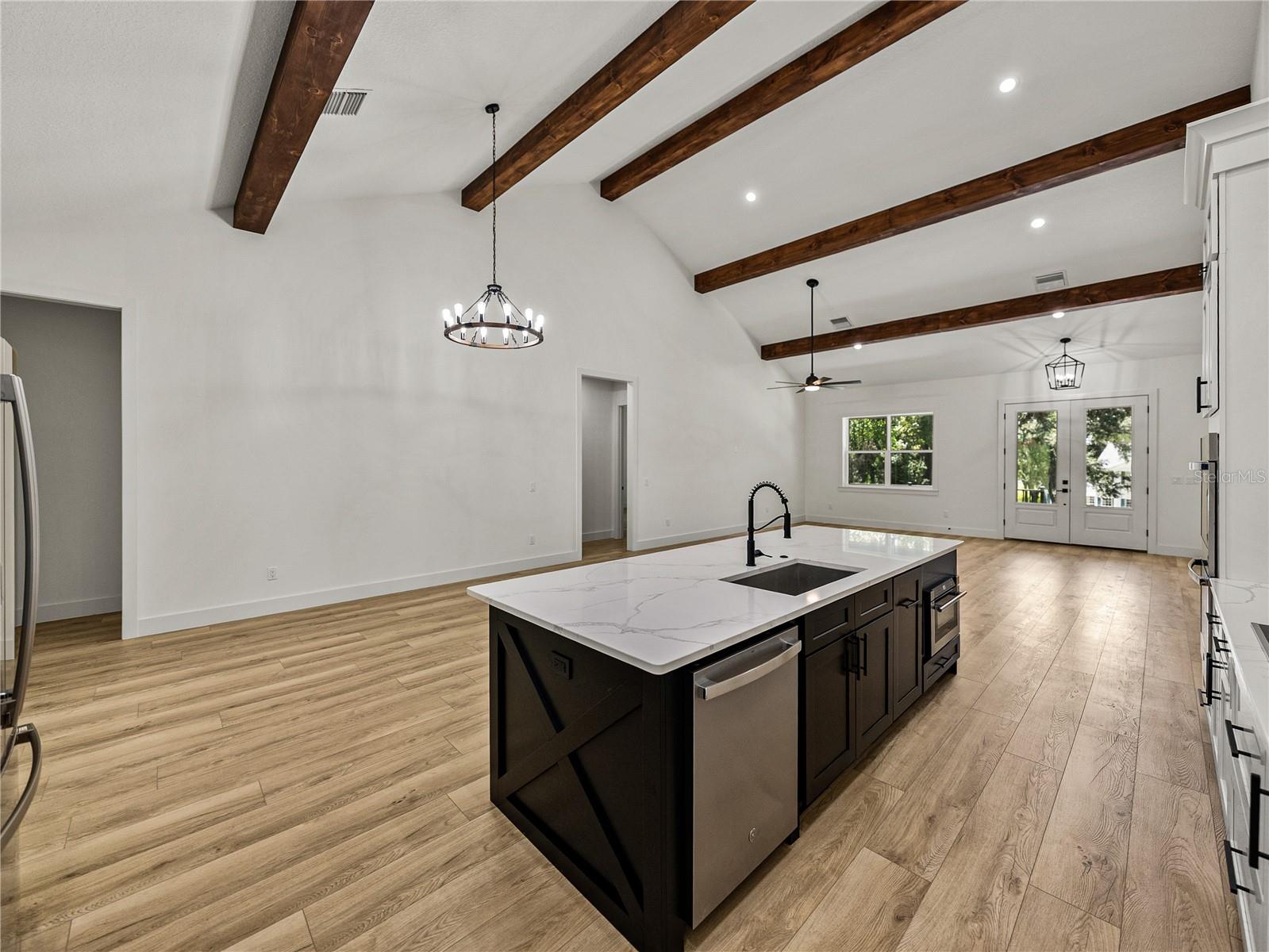 GRANDEUR - Residential