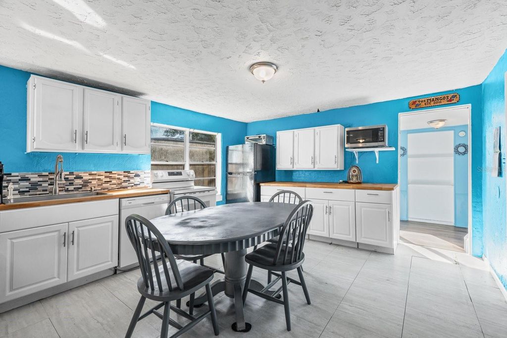 Photo of 1604 3rd Avenue W, Palmetto, FL 34221 (MLS # A4669229)
