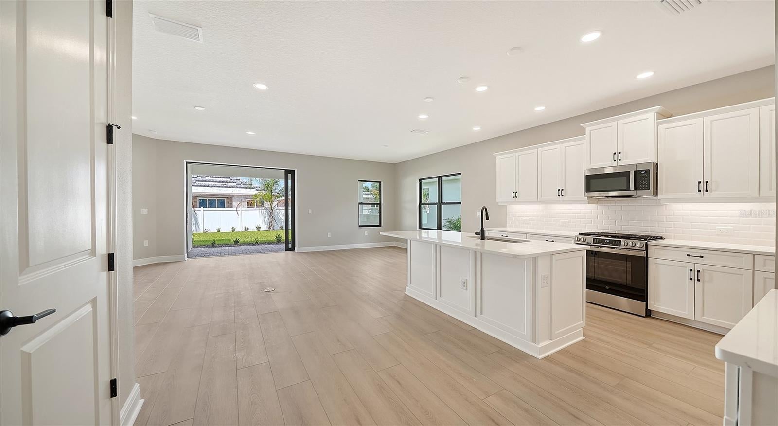 8071 ANTHIRIUM LOOP, SARASOTA, FL, 34240 3 8071 ANTHIRIUM LOOP