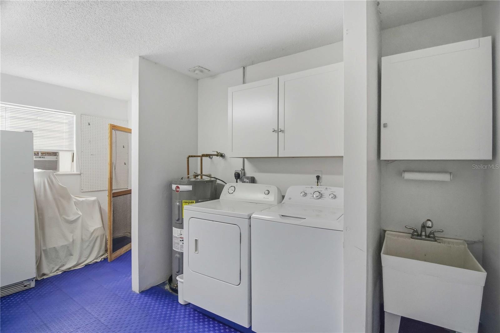 WOODLAWN LAKES SECOND ADD - Residential