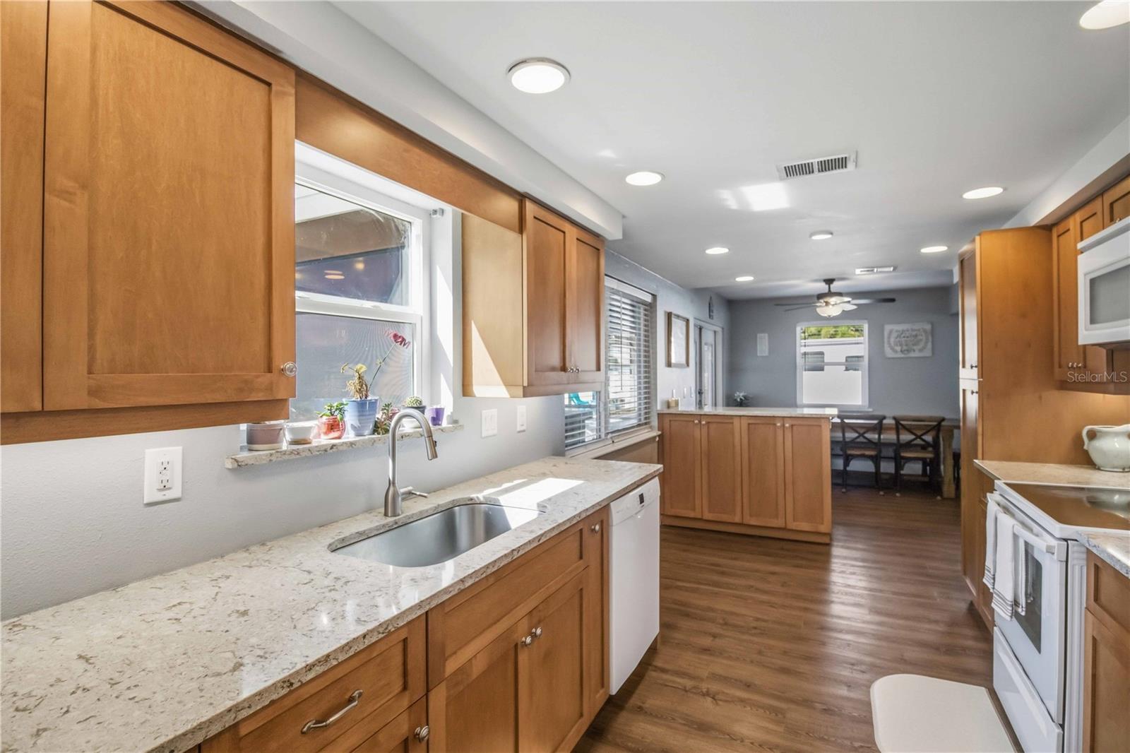 WOODLAWN LAKES SECOND ADD - Residential