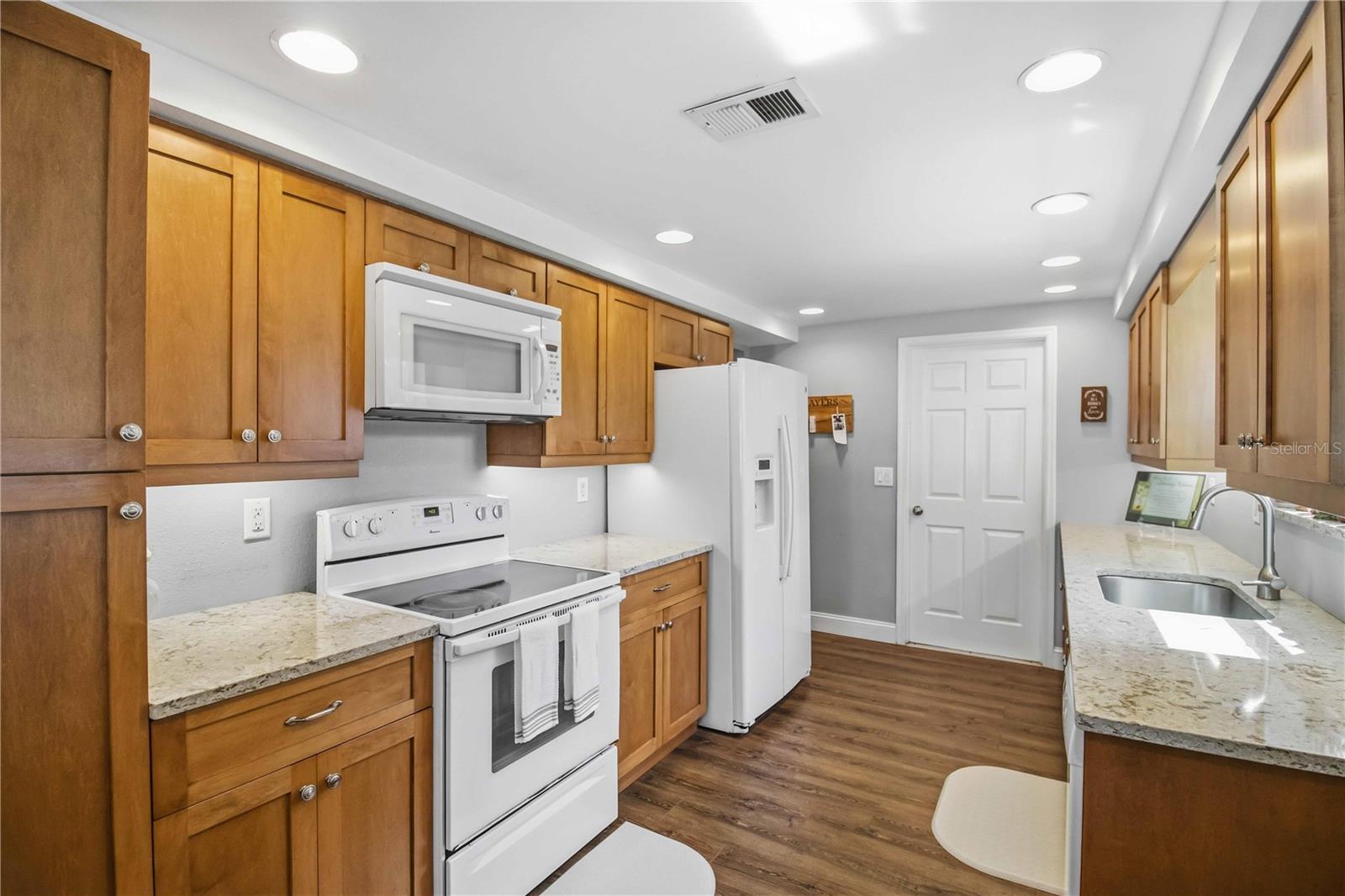 WOODLAWN LAKES SECOND ADD - Residential