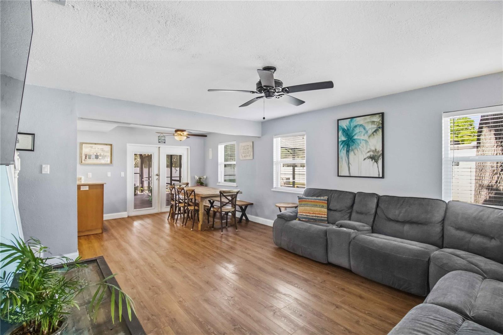 WOODLAWN LAKES SECOND ADD - Residential