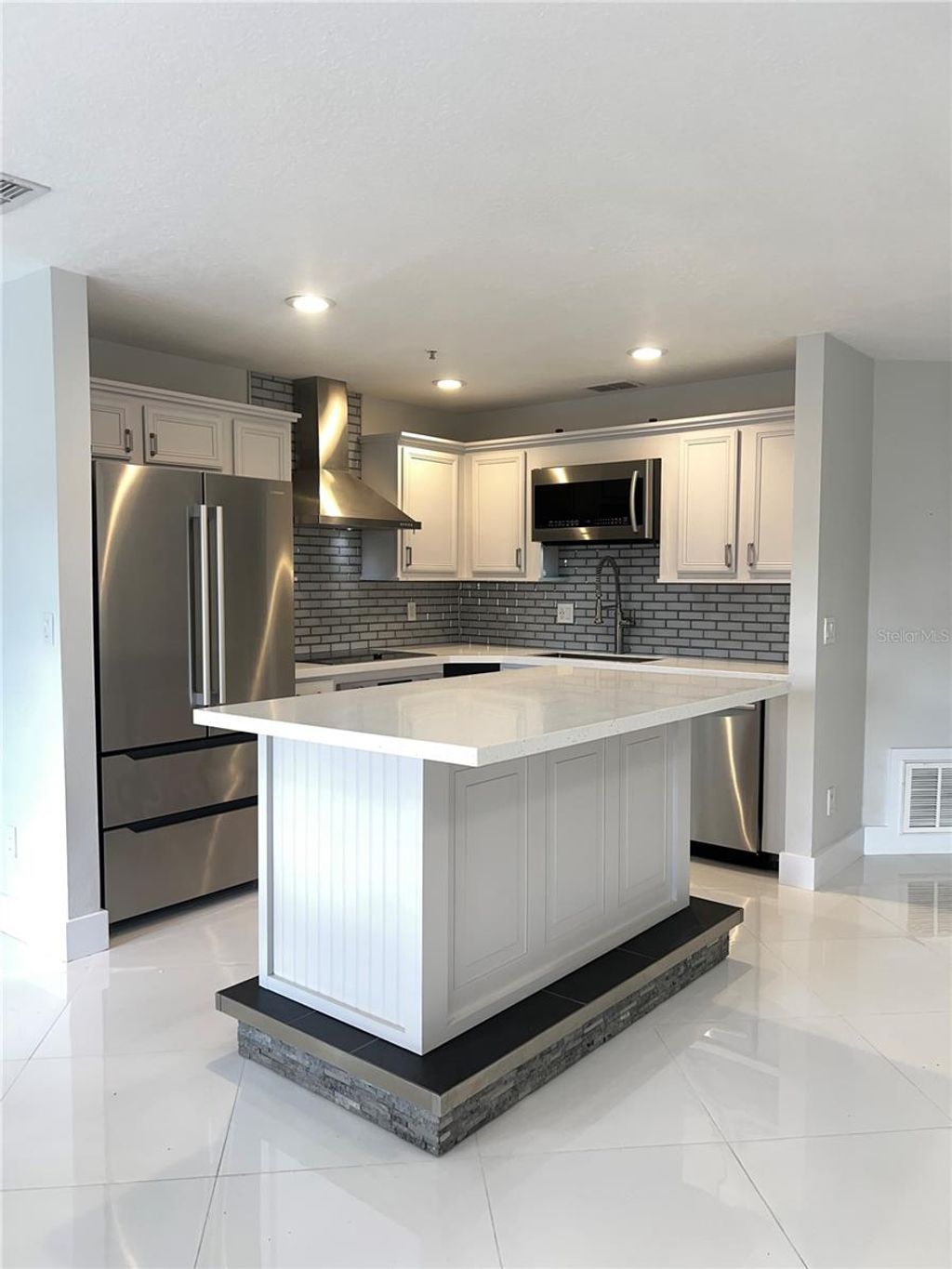 Photo of 1242 N Fairway Drive, Apopka, FL 32712 (MLS # O6364603)