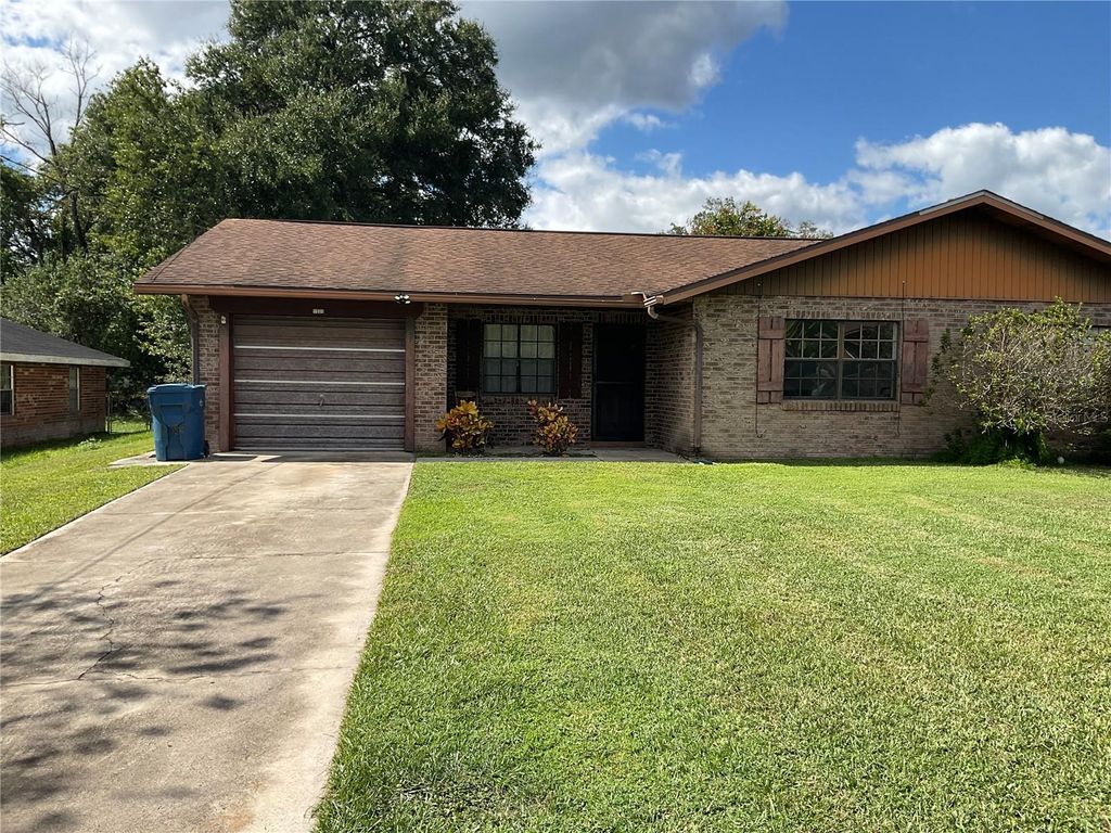 Photo of 1531 S Montgomery Street, Deland, FL 32720 (MLS # V4945405)