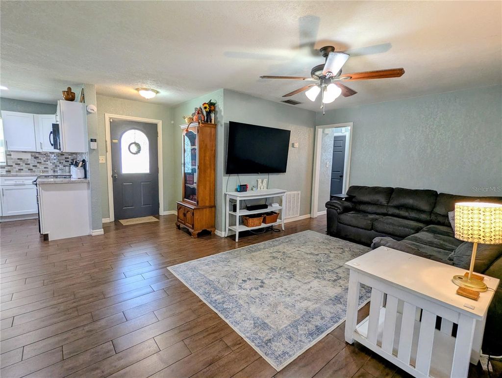 Photo of 101 Patricia Street, Auburndale, FL 33823 (MLS # L4956365)