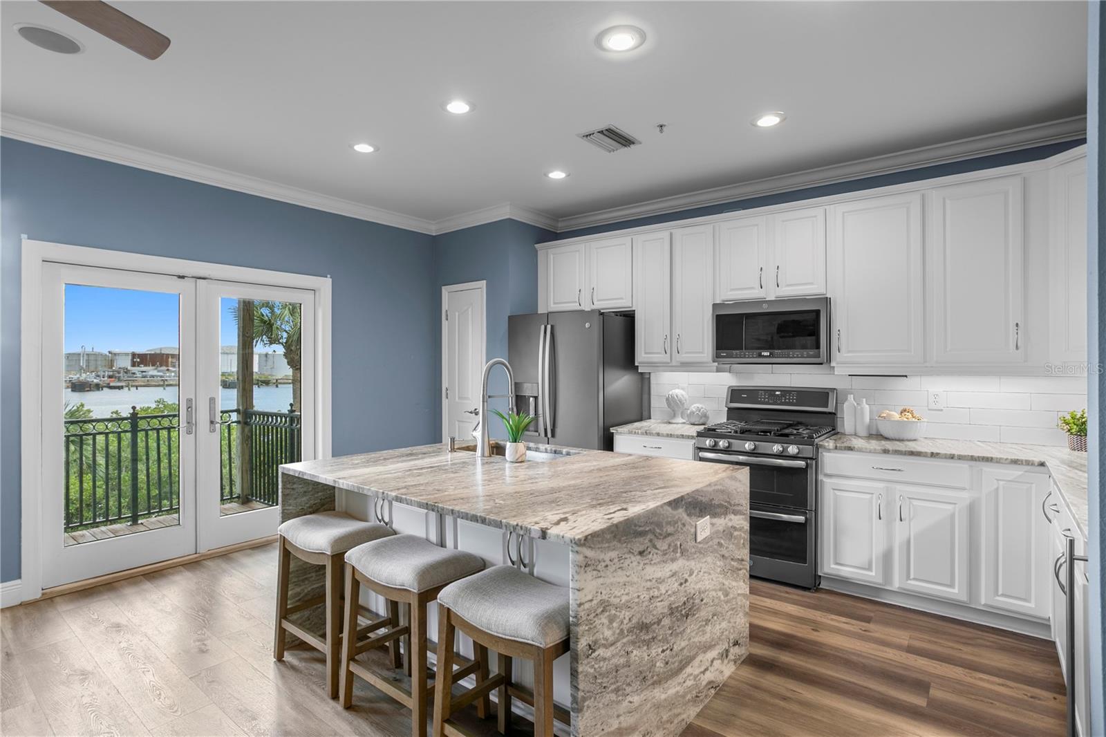 HARBOURSIDE AT HARBOUR ISLAND - Residential