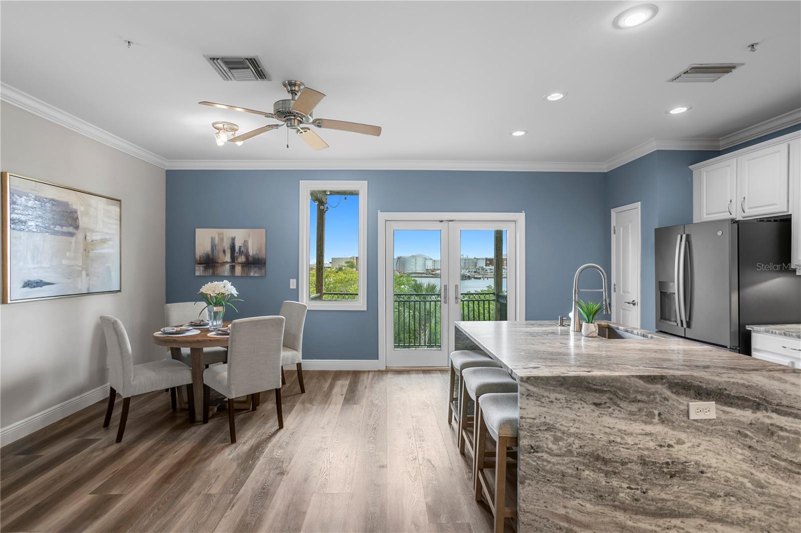 HARBOURSIDE AT HARBOUR ISLAND - Residential