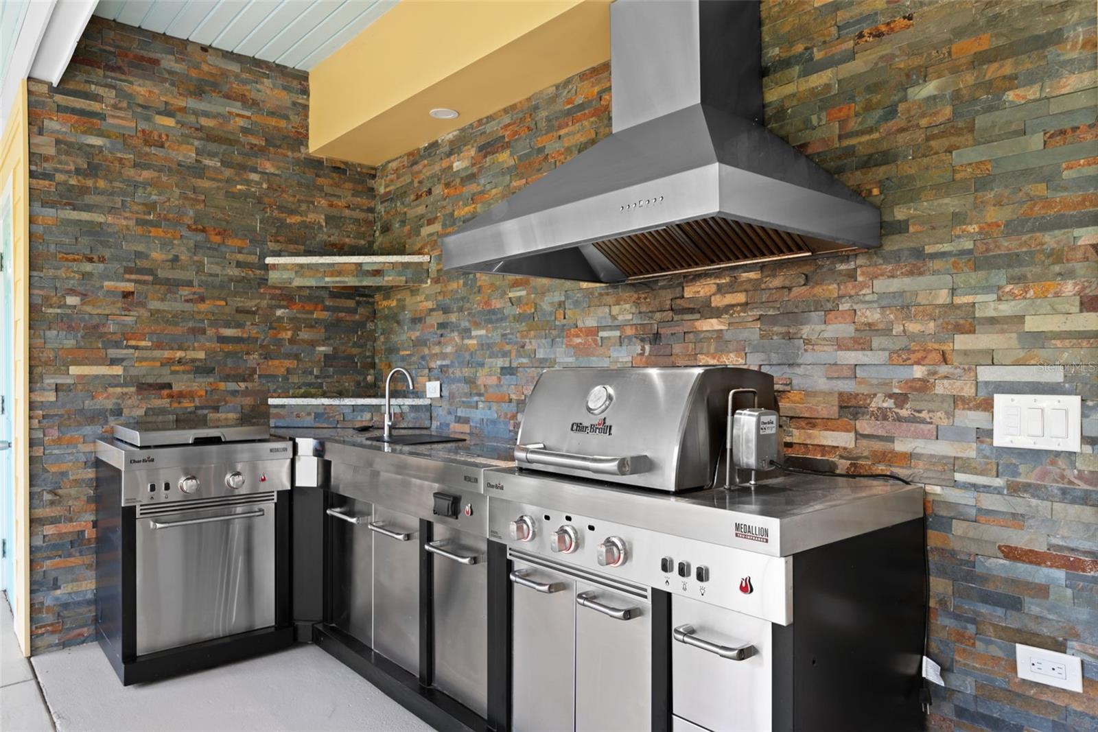 BAYHILL ESTATES - Residential