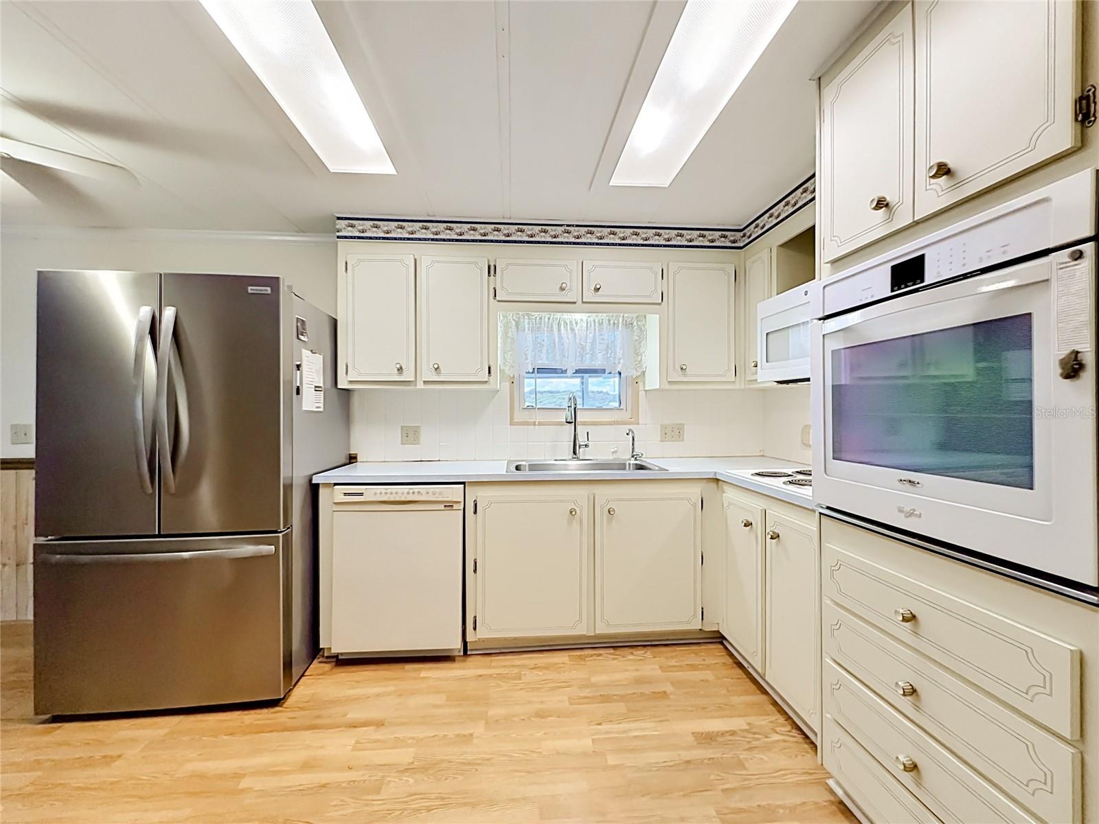 OAK GROVE VILLAGE CONDO CB 4/106 UNIT 14 - Residential