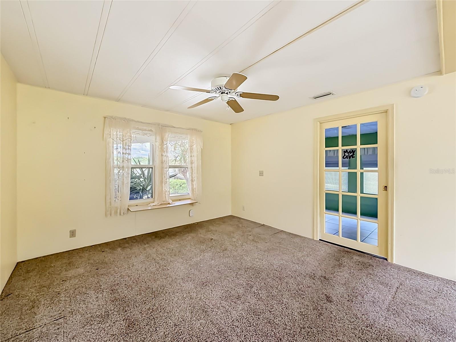 OAK GROVE VILLAGE CONDO CB 4/106 UNIT 14 - Residential