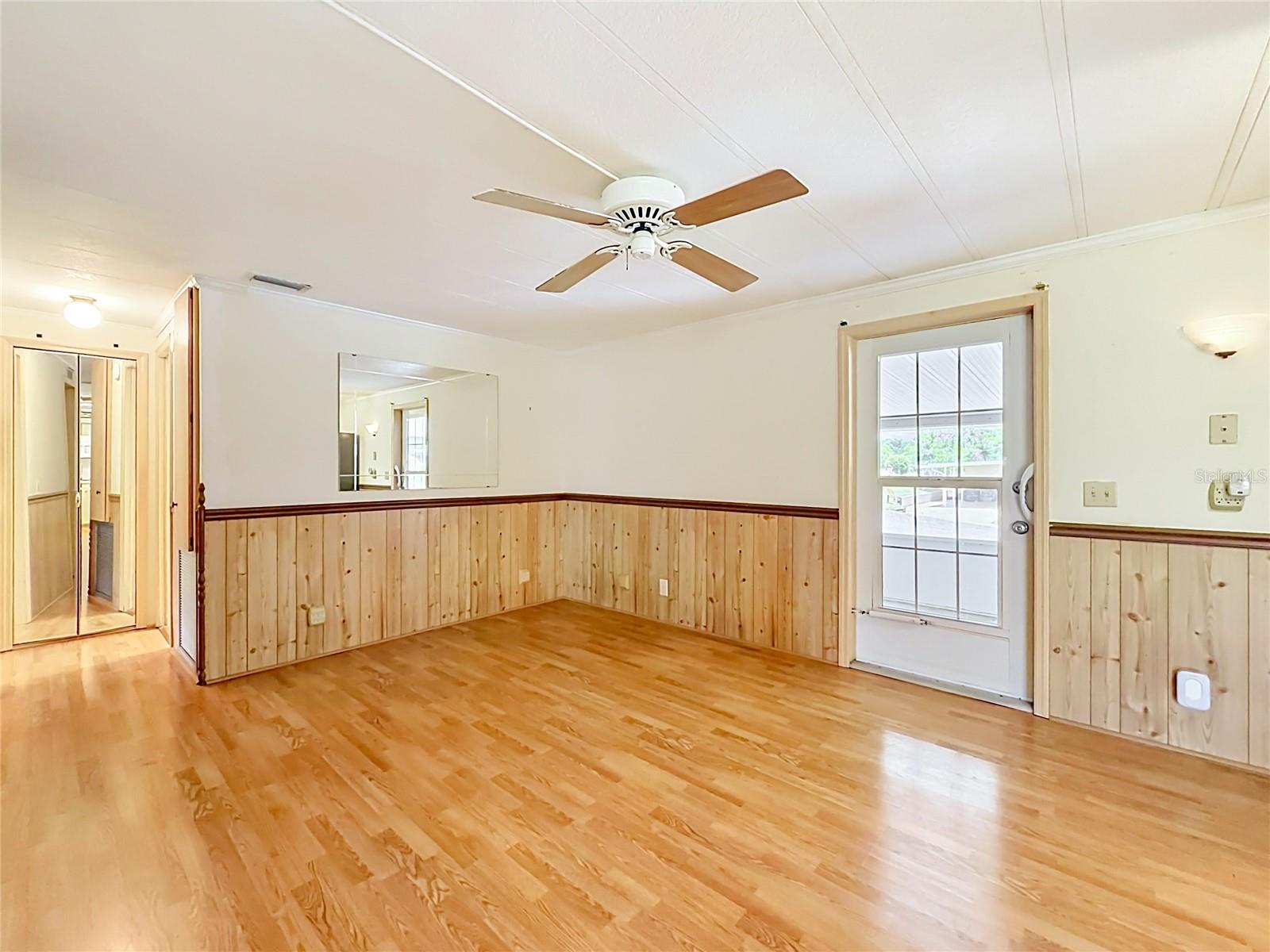 OAK GROVE VILLAGE CONDO CB 4/106 UNIT 14 - Residential