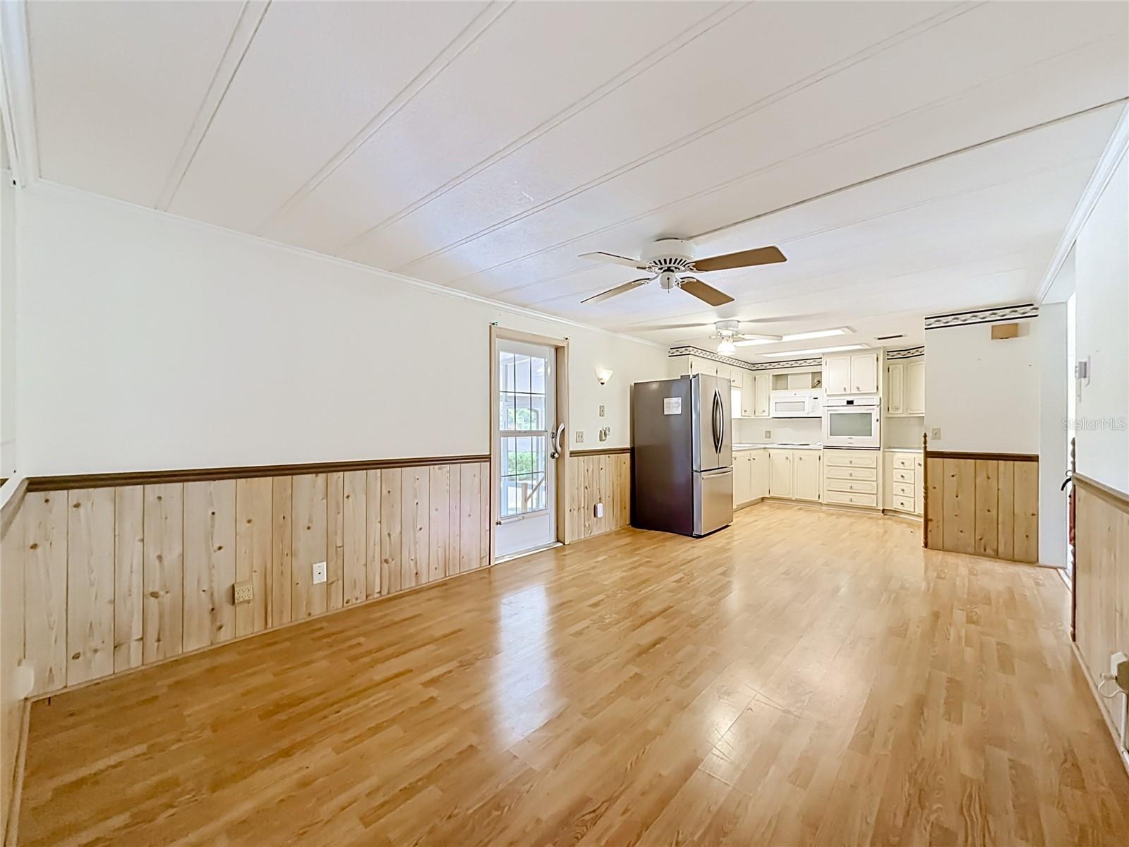 OAK GROVE VILLAGE CONDO CB 4/106 UNIT 14 - Residential