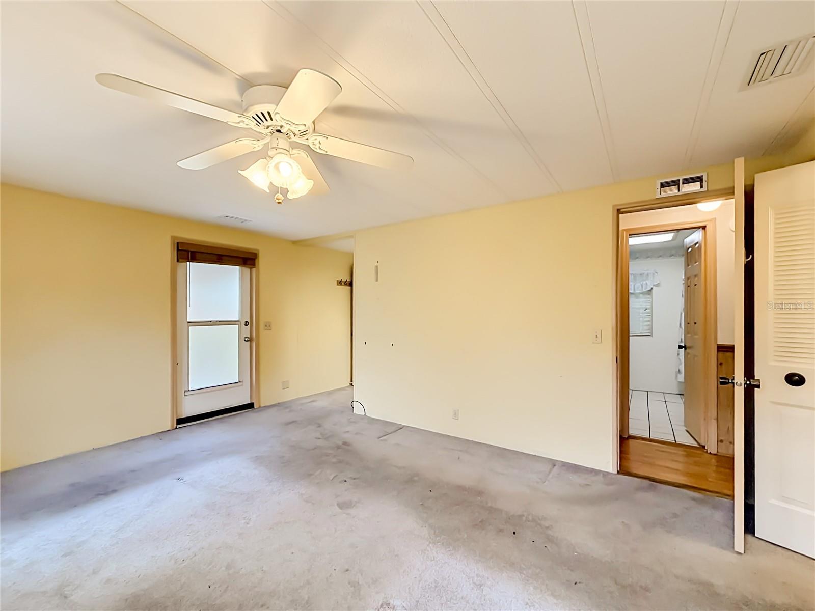OAK GROVE VILLAGE CONDO CB 4/106 UNIT 14 - Residential