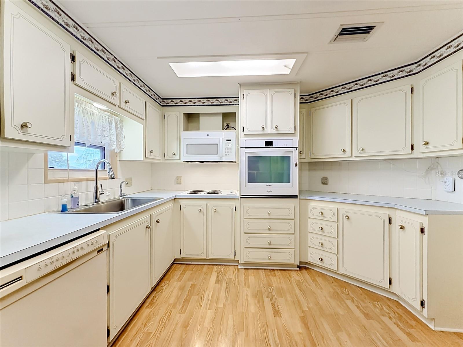 OAK GROVE VILLAGE CONDO CB 4/106 UNIT 14 - Residential