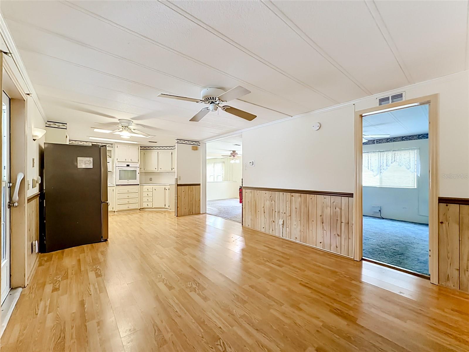 OAK GROVE VILLAGE CONDO CB 4/106 UNIT 14 - Residential