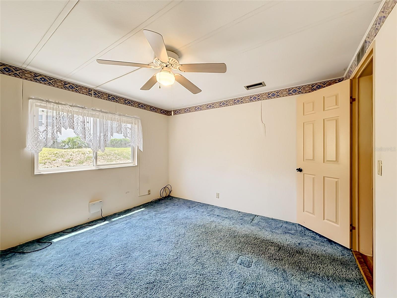 OAK GROVE VILLAGE CONDO CB 4/106 UNIT 14 - Residential