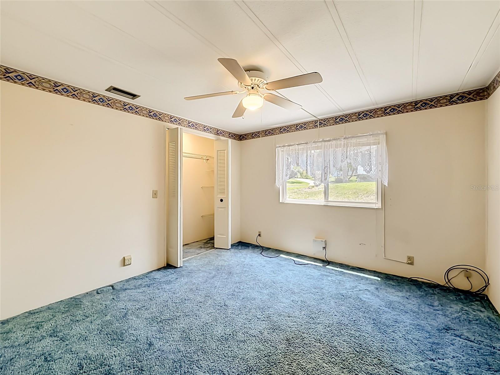 OAK GROVE VILLAGE CONDO CB 4/106 UNIT 14 - Residential