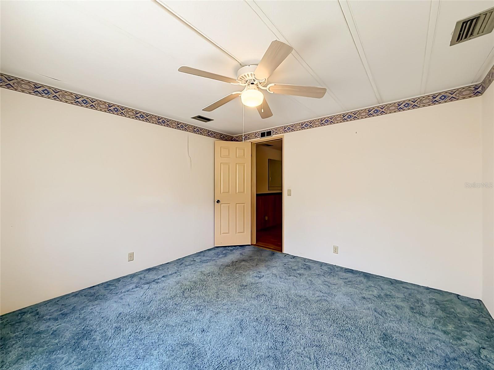 OAK GROVE VILLAGE CONDO CB 4/106 UNIT 14 - Residential