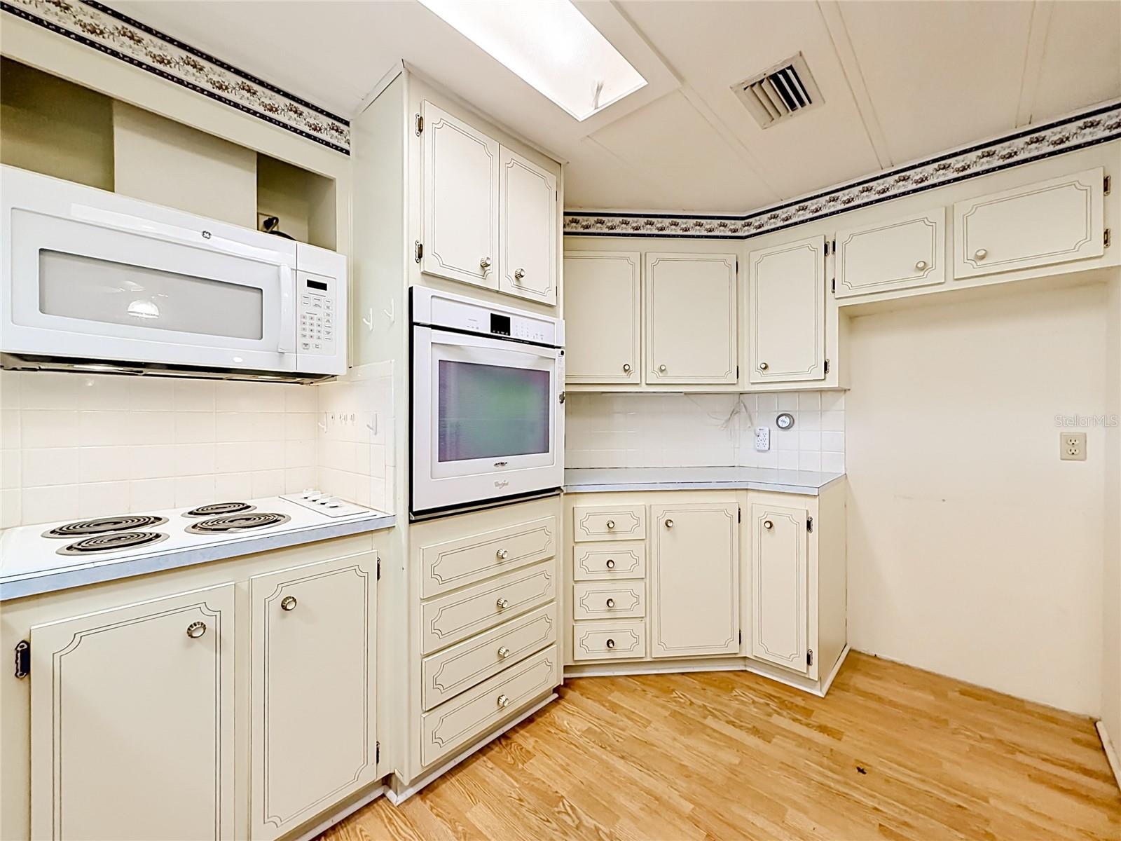 OAK GROVE VILLAGE CONDO CB 4/106 UNIT 14 - Residential