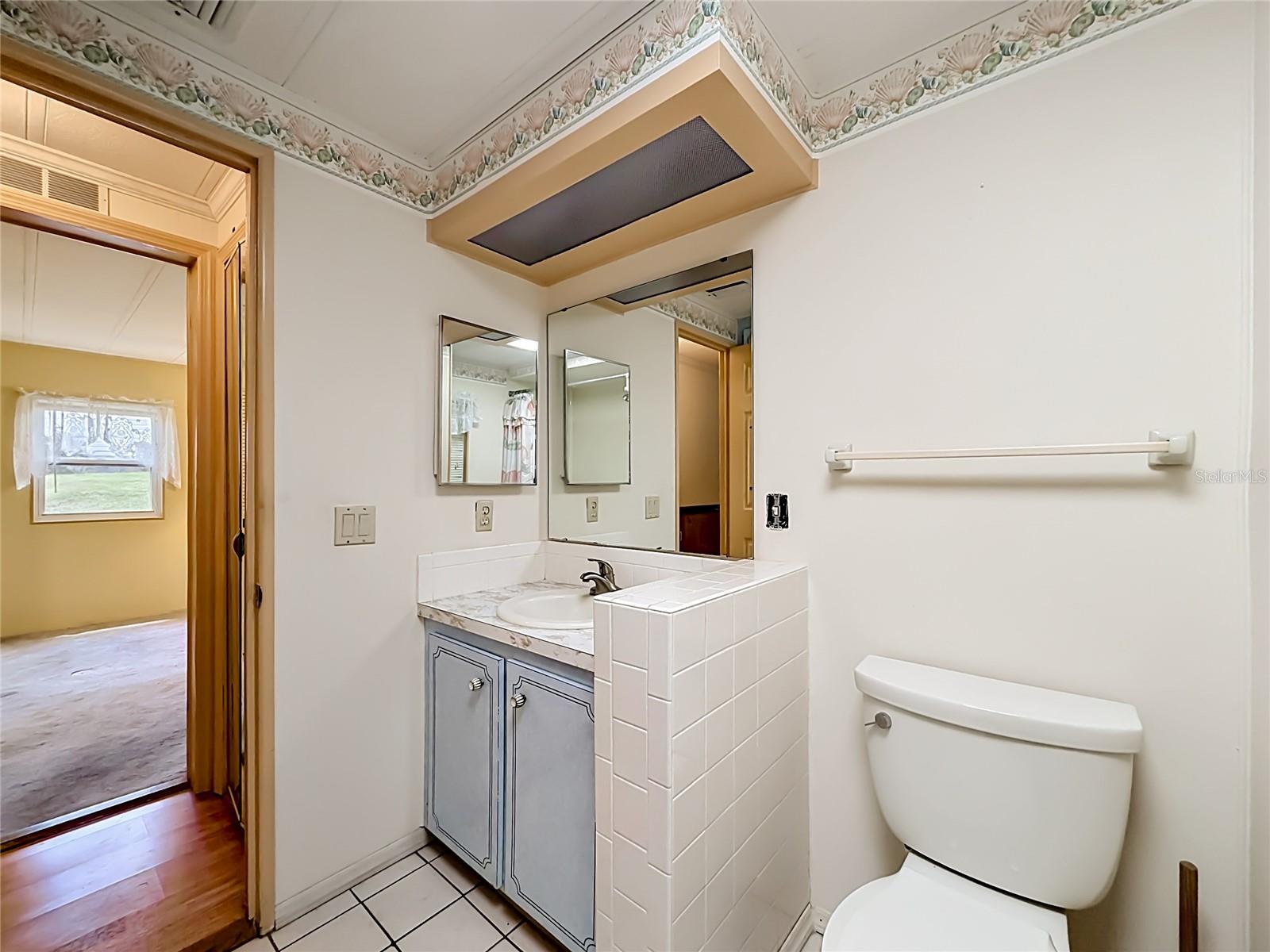 OAK GROVE VILLAGE CONDO CB 4/106 UNIT 14 - Residential