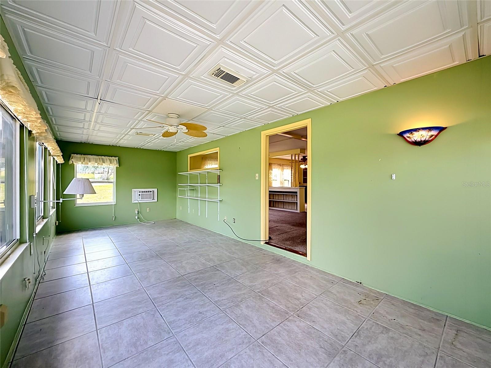 OAK GROVE VILLAGE CONDO CB 4/106 UNIT 14 - Residential