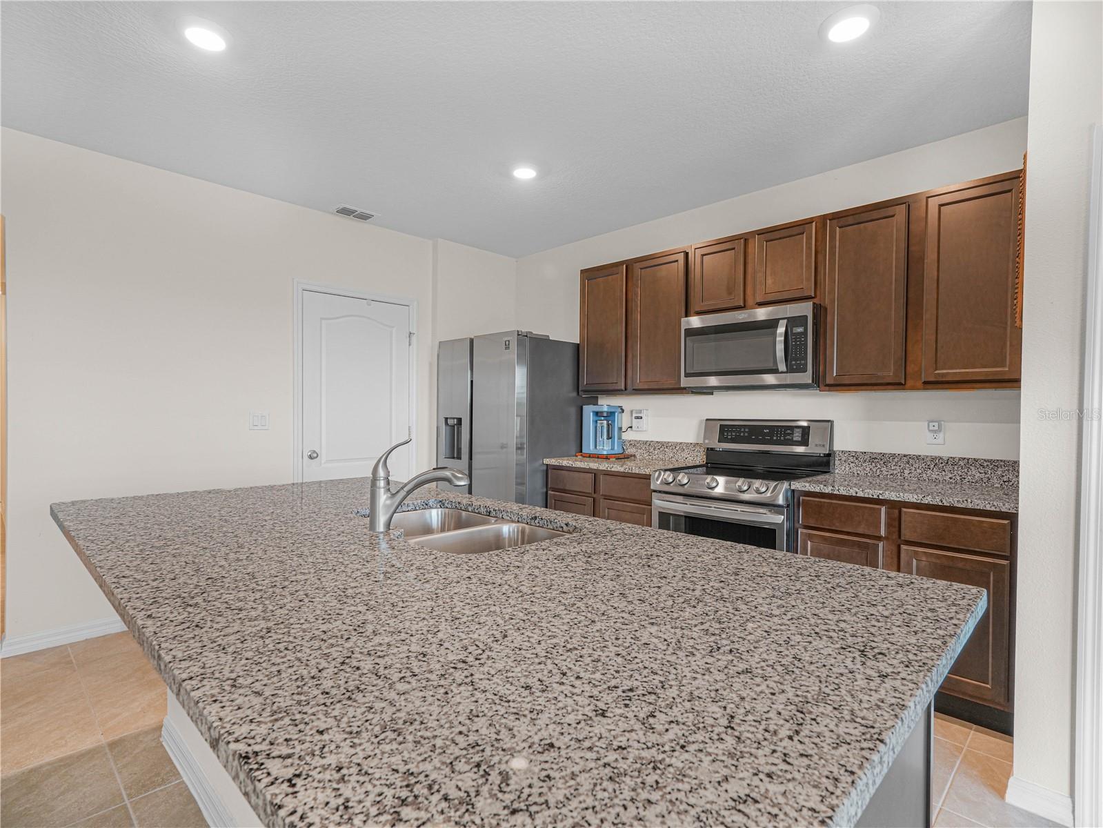 LAKES/LAUREL HLNDS PH 2B - Residential