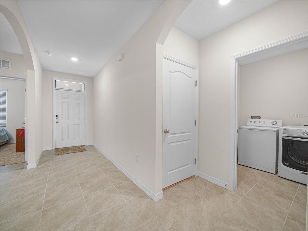 Photo of 2805 Grandbury Grove Road, Lakeland, FL 33811 (MLS # L4958438)